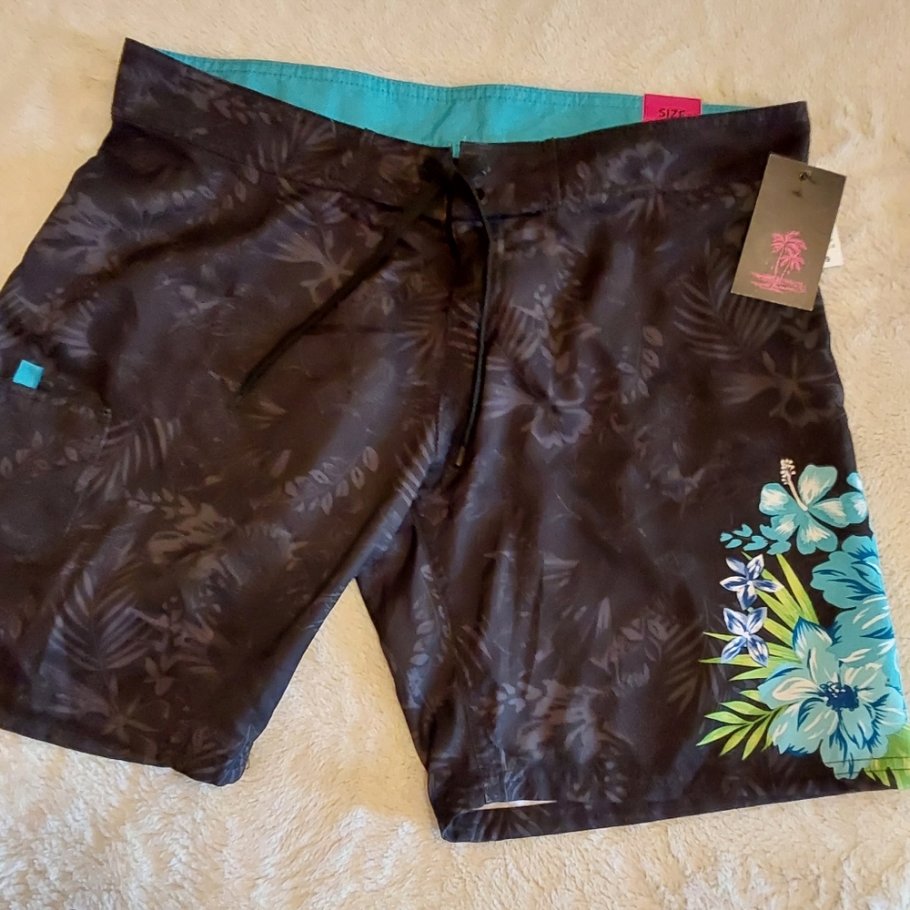 🌺 NWT Burnside Hawaiian Print Board Shorts